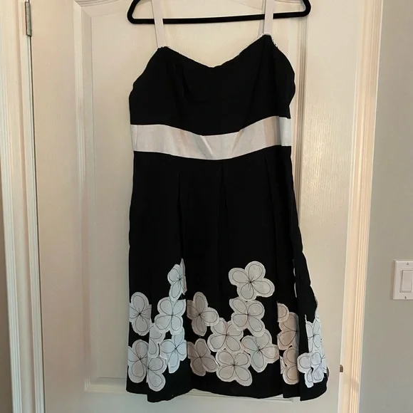 Dress - Picture 1 of 3